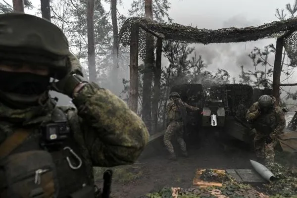 Артиллеристы Вооруженных сил России ведут огонь по позициям ВСУ