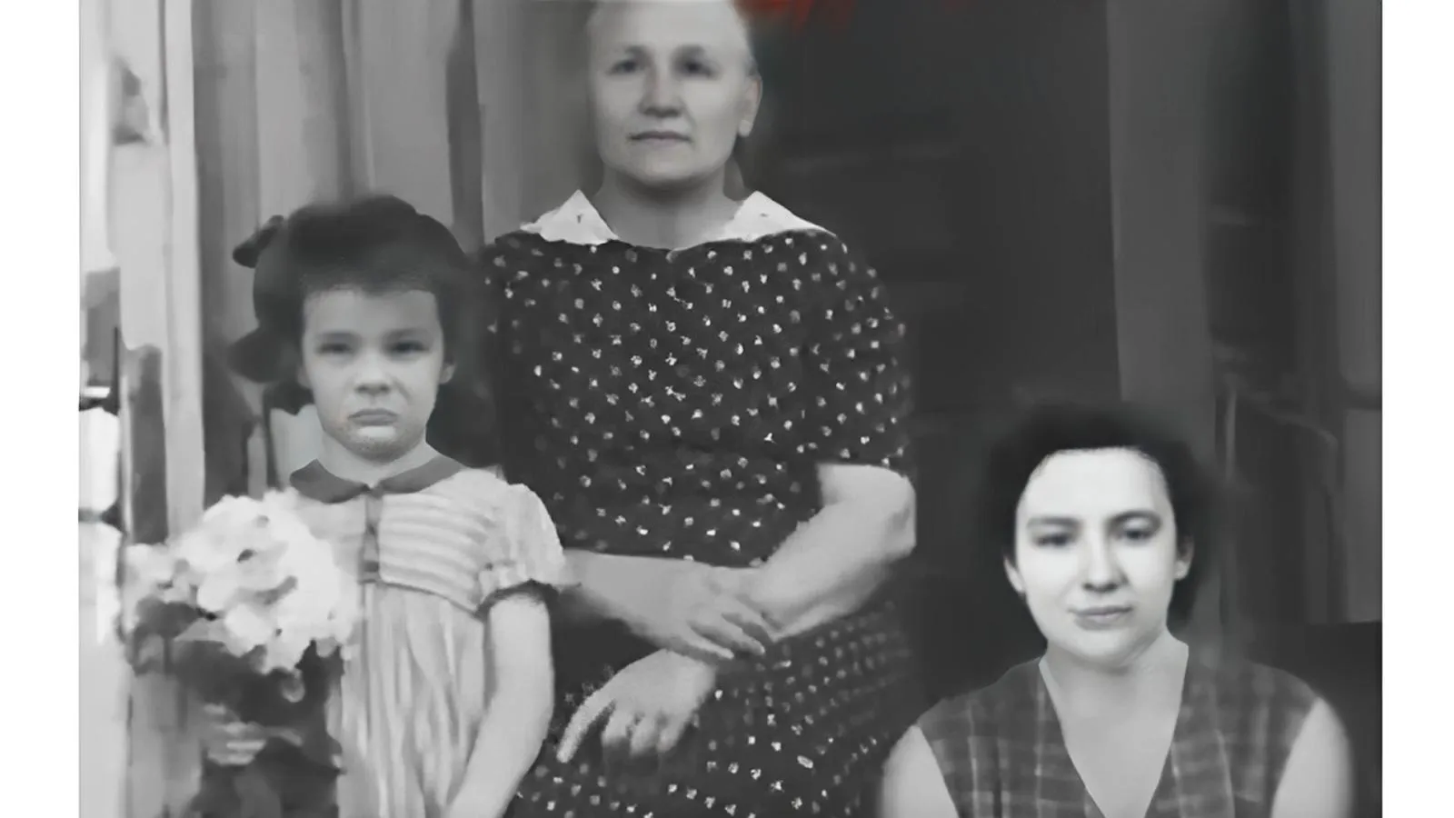 Жертвы людоеда: мать, дочь и выжившая внучка Савельевы. Кадр из материалов уголовного дела