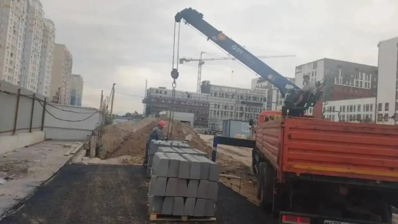 В Балашихе начали укладку асфальта на реконструируемой улице Струве