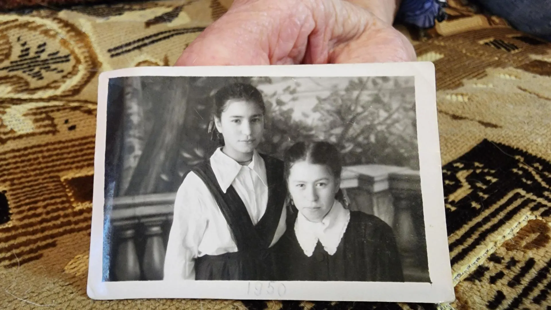 Нина Мошкина с сестрой (фото из личного архива Мошкиной Н.Р.)