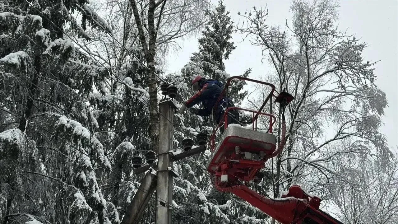 Энергетики Подмосковья полностью восстановили электроснабжение в Ленинском округе, Шатуре и Жуковском