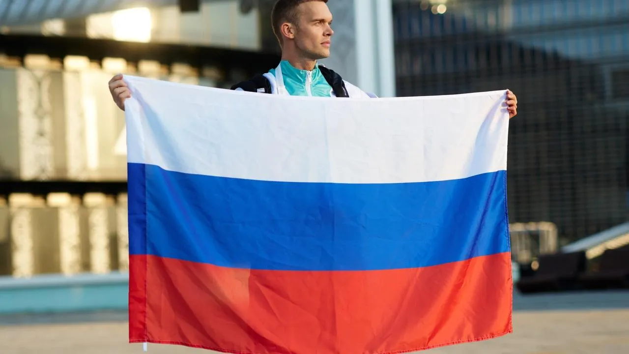 Рекордсмен мира из Подмосковья Сергей Бойцов прыгнул с башни «Меркурий» в Москва-Сити на 338 м
