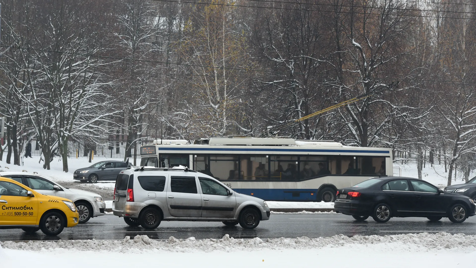 Транспорт на дорогах Москвы зимой
