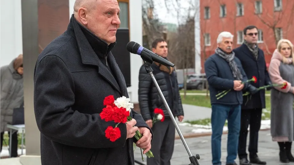 Герой России Андрей Мерцалов на митинге в День неизвестного солдата.&nbsp;Фото: Наталья Николаева