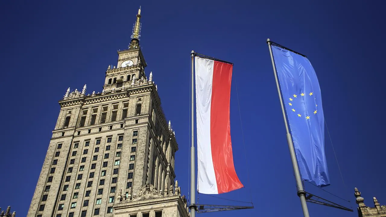 Почему героизация ОУН не заставит Навроцкого отвернуться от Зеленского: на что готова Польша ради территорий Украины