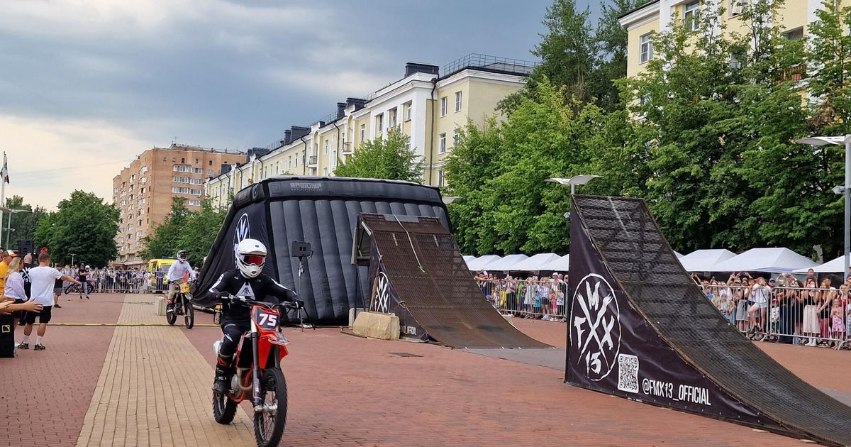 Мотофристайл и битбокс в Балашихе: шоу команды FMX13 собрало сотни зрителей - REGIONS.ru
