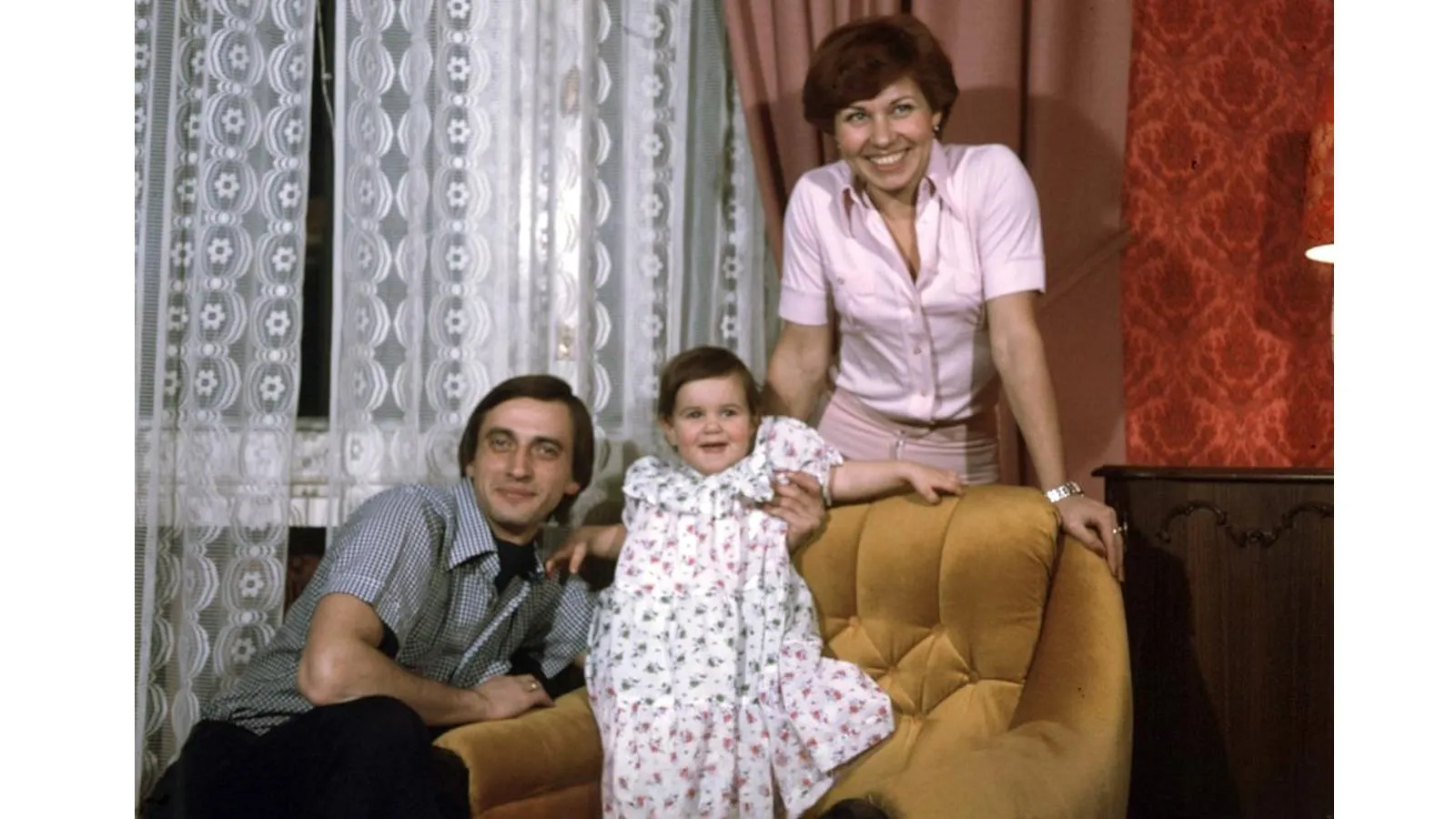 Людмила Пахомова и Александр Горшков с дочерью, 1980 год. Сергей Лидов