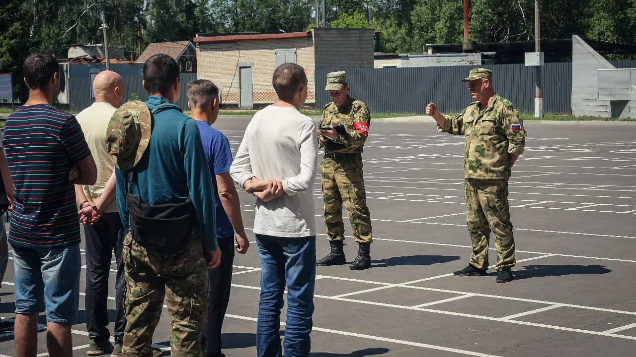В Подмосковье жителям рассказали о мерах поддержки, доступных при заключении контракта от региона