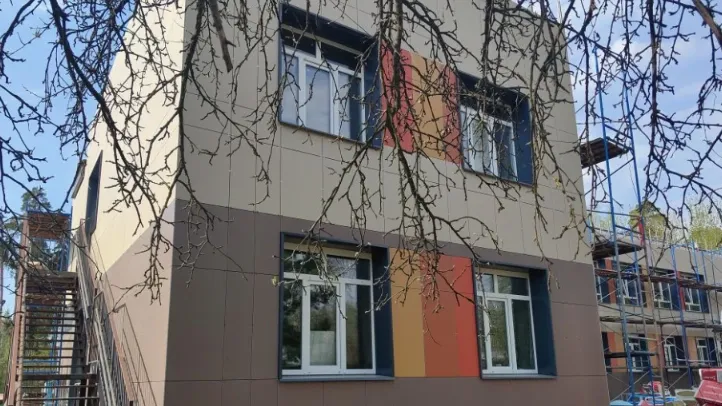 В Щелково наполовину завершили капремонт дошкольного отделения школы