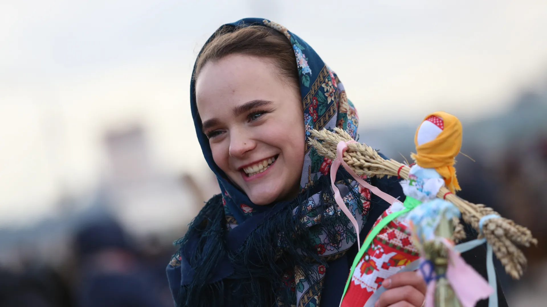 Масленичные гуляния в парке Горького в Москве