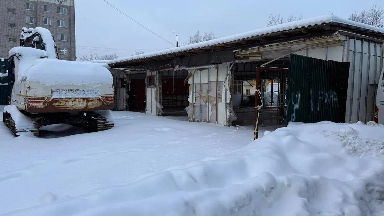 В Подольске снесли аварийное здание магазина