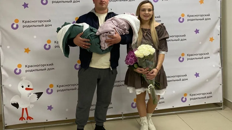 Александр и Анастасия Орловы с новорожденными Фото: отдел ЗАГС по городскому округу Красногорск