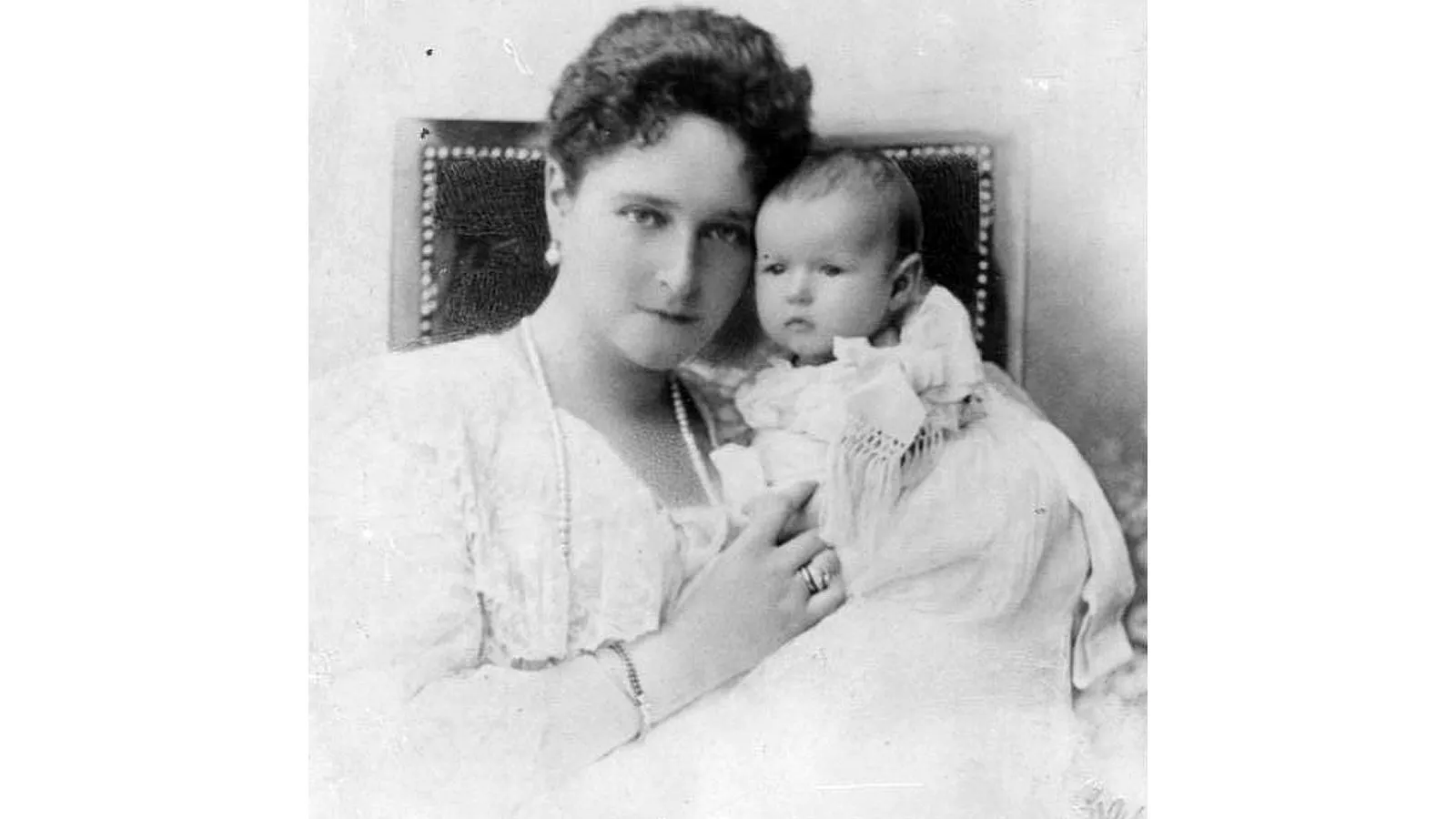 Александра Федоровна с дочерью Анастасией, Петергоф, 1901 год. Bundesarchiv