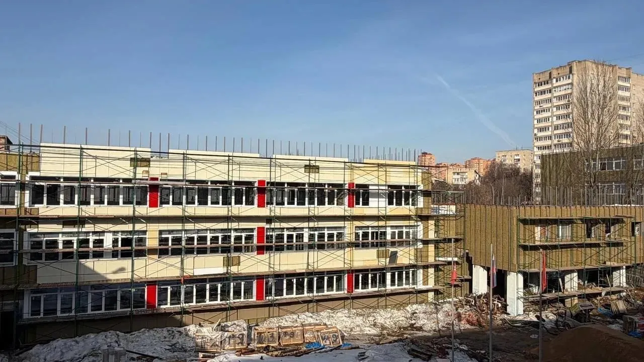 В Дзержинском почти наполовину завершили капремонт пятой гимназии
