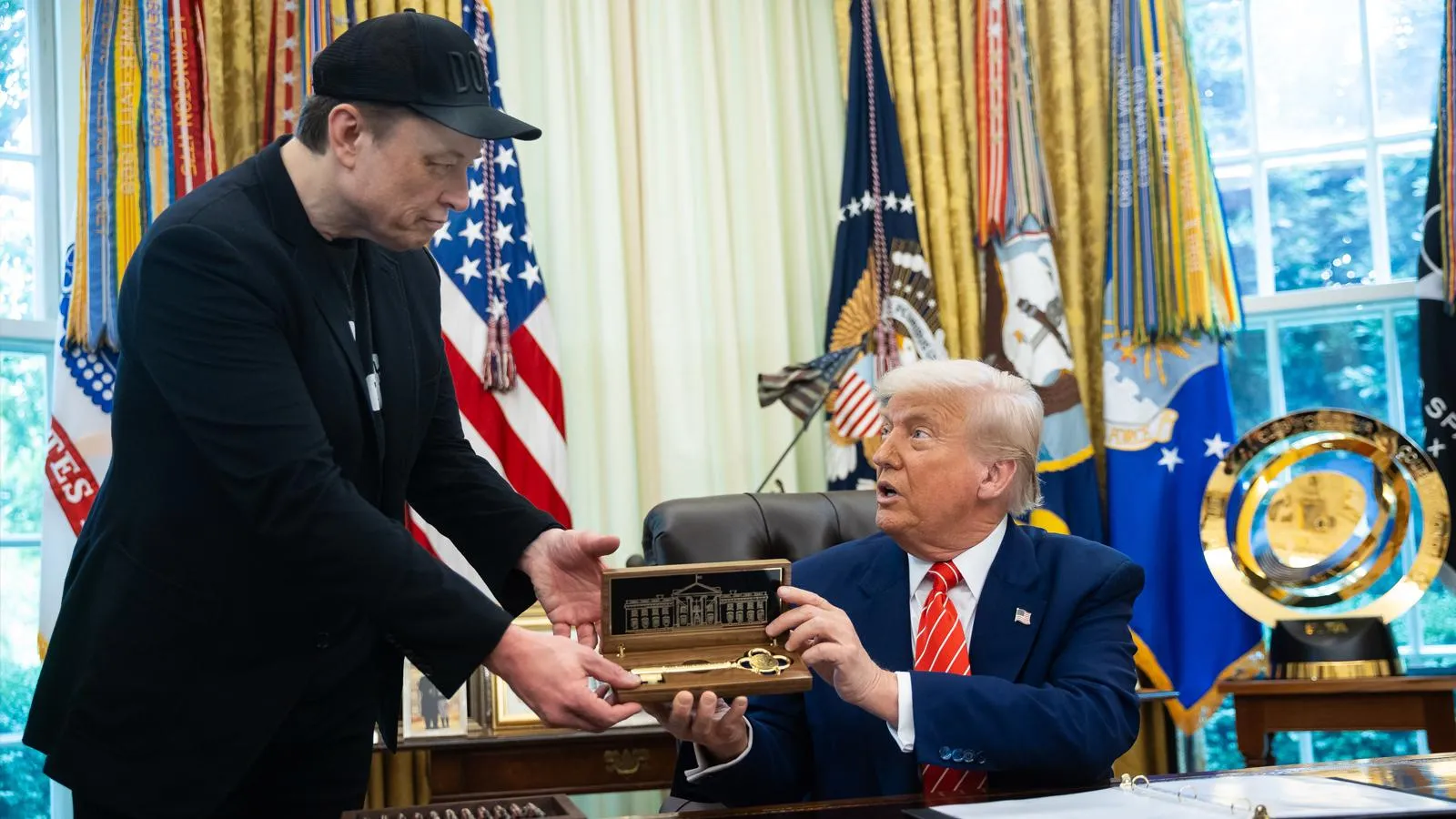 Илон Маск и президент США Дональд Трамп, Овальный кабинет, Вашингтон, 30 мая 2025 года. © Francis Chung — Pool via CNP