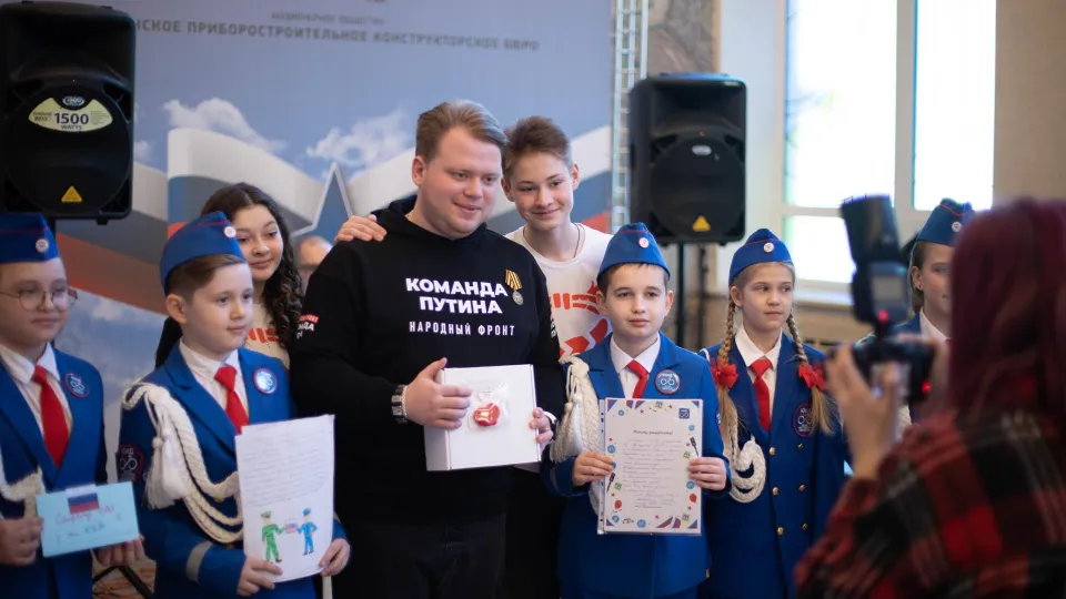 Руководитель регионального клуба #МЫВМЕСТЕ Курской области Вадим Лашин (в центре). Фото: Раменский медиацентр