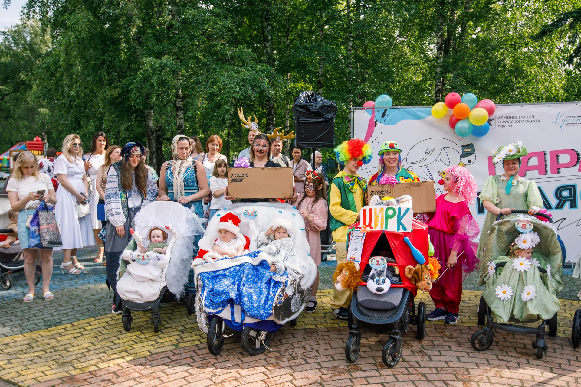 Парад колясок в сквере «Юбилейный» в Химках