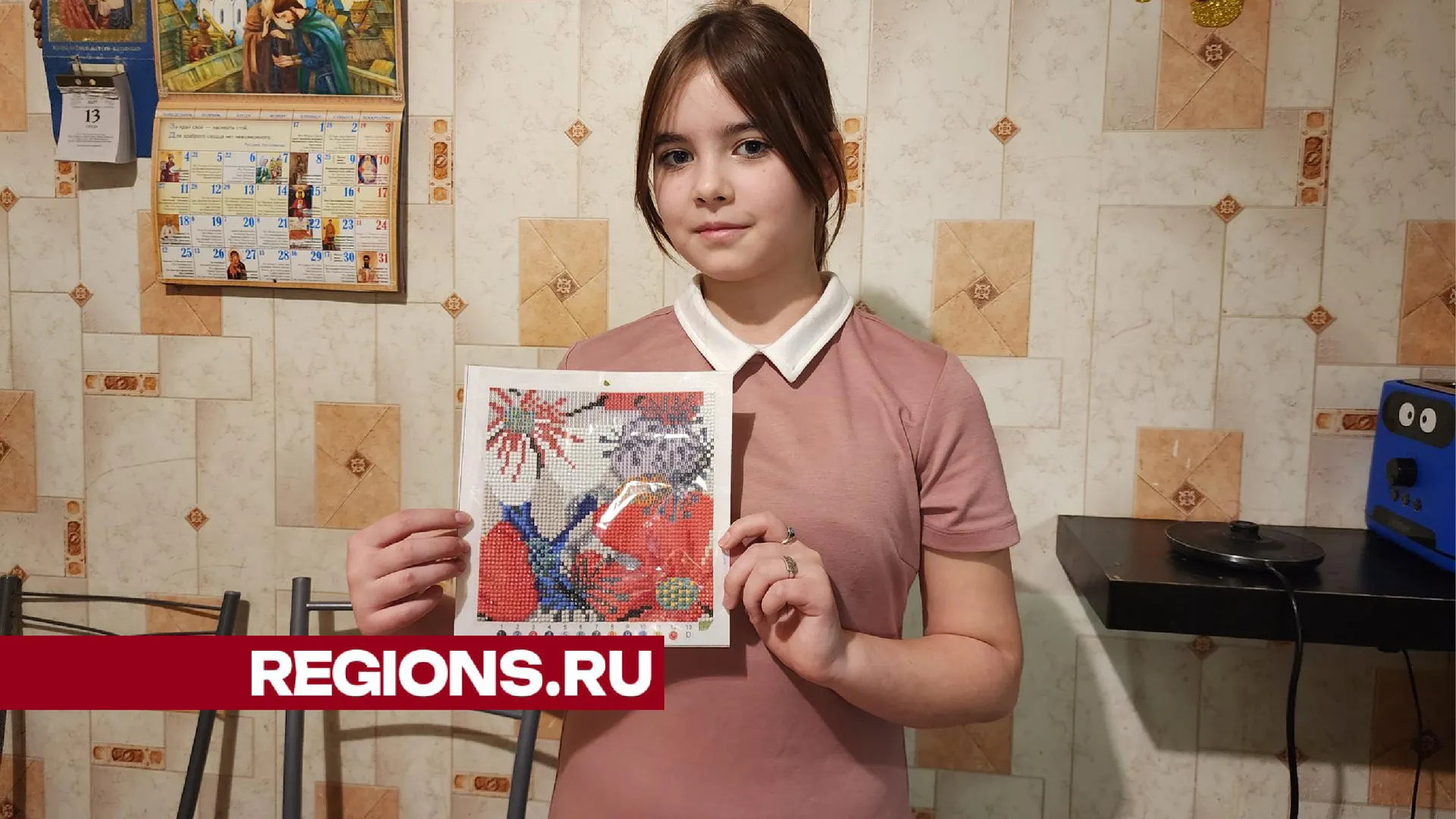 Маша мастерит своими руками поделки/фото: Хавива Фонина