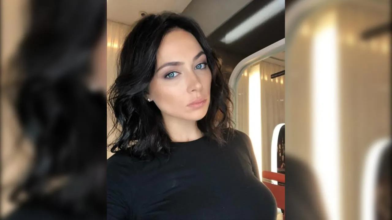 Звезда «Универа» Настасья Самбурская удивила поклонников образом в парике