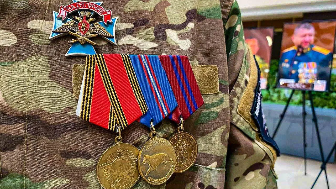 Рапорт одобрили, но не отпускали: как боец СВО добился возвращения к жене с онкологией и четырем детям