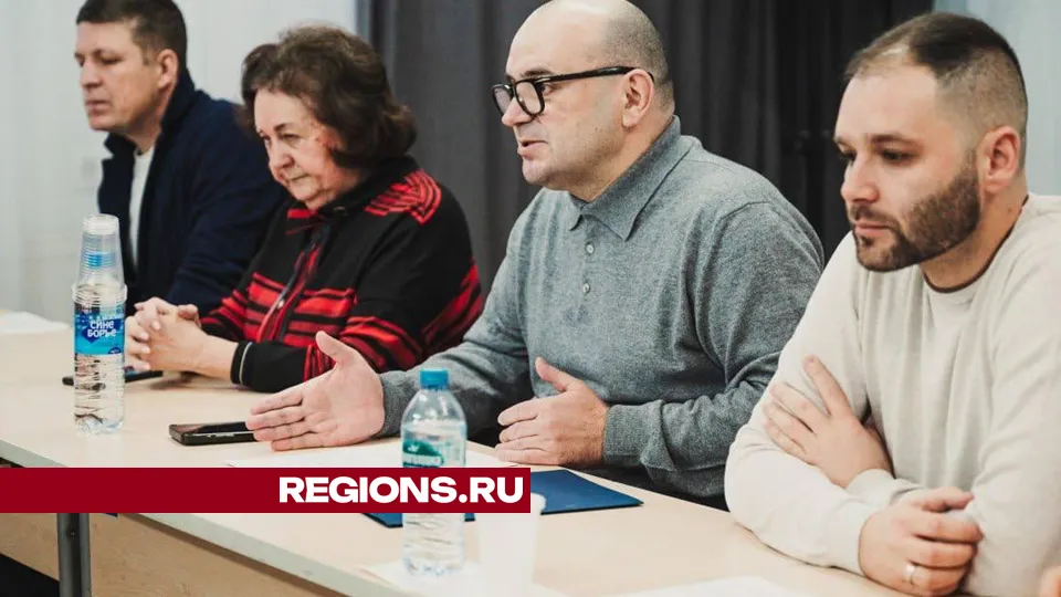 Глава городского округа Сергей Джеглав (в центре) в селе Анискино Фото: пресс-служба администрации г.о. Лосино-Петровский