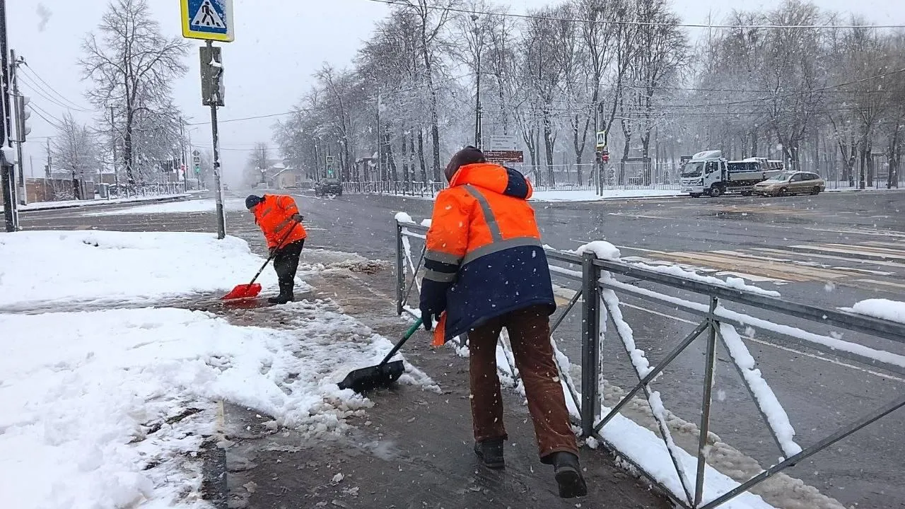В Подмосковье от скользкости обработали около 4,6 тыс. км региональных дорог