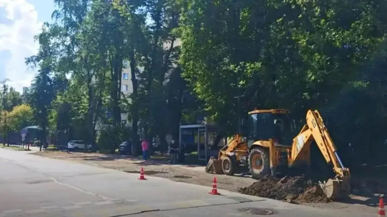 Работы на остановке «Стадион», улица Кирова.