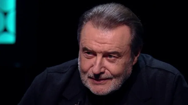 75-летний Учитель появился с молодой возлюбленной на премьере фильма с дочерью в главной роли