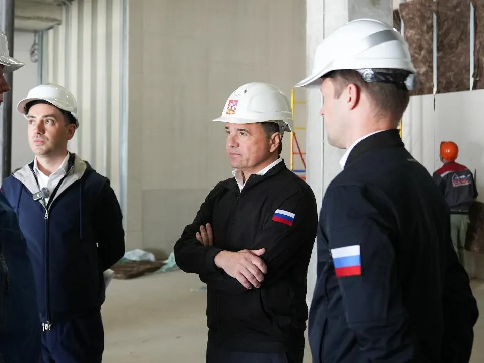 Губернатор Подмосковья проверил ход строительства многопрофильной больницы в Балашихе