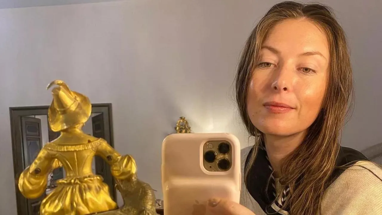 39-летняя Шарапова показала новое фото в красном купальнике