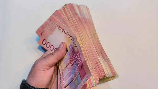 Доплата в конце года: кому хотят гарантировать 13-ю зарплату