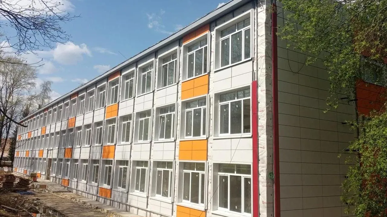 Капитальный ремонт Липицкой школы подмосковного Серпухова выполнен на 60%