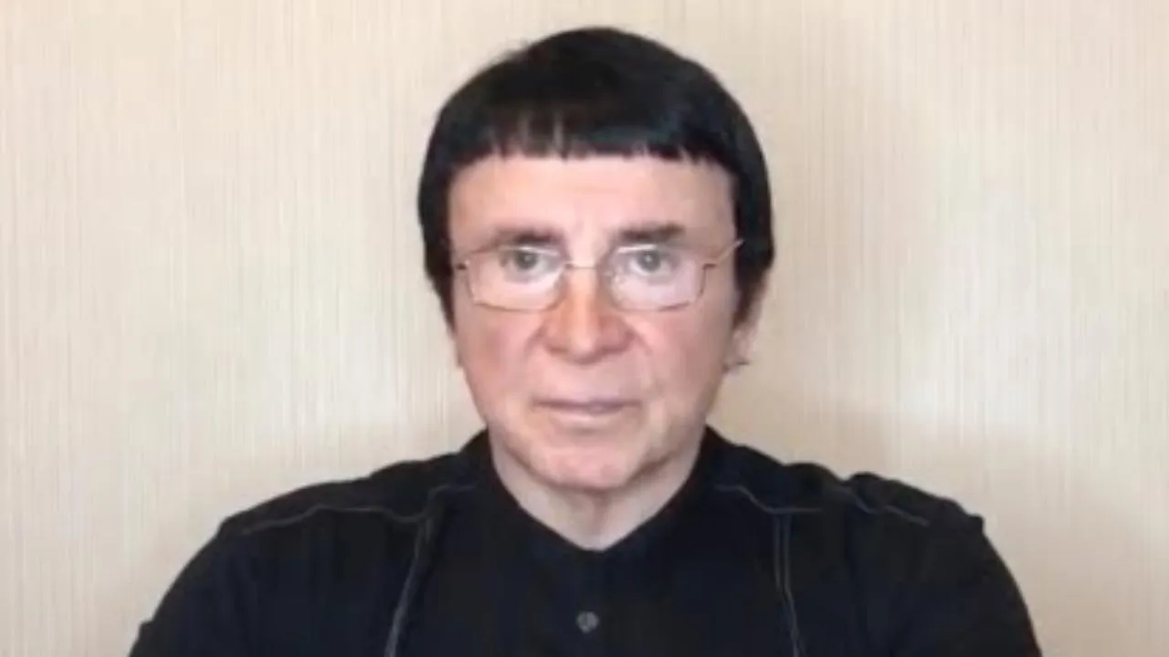 «Он с семьей, а не в больнице»: директор Кашпировского опроверг слухи о госпитализации
