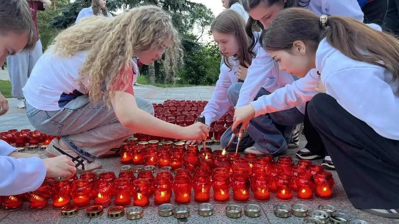 Более 53 тыс. школьников и студентов Подмосковья приняли участие в мероприятиях в честь Дня памяти и скорби