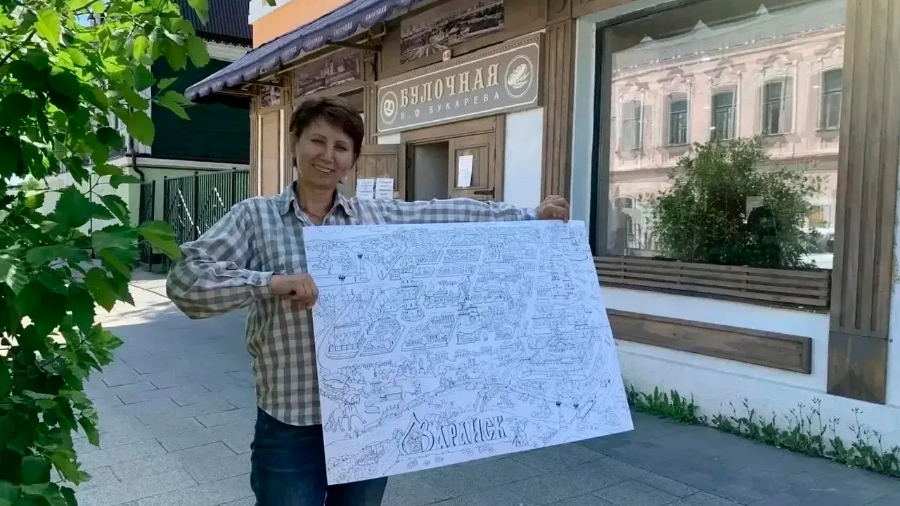 Резидент мастерской Татьяна Кондратьева с раскраской