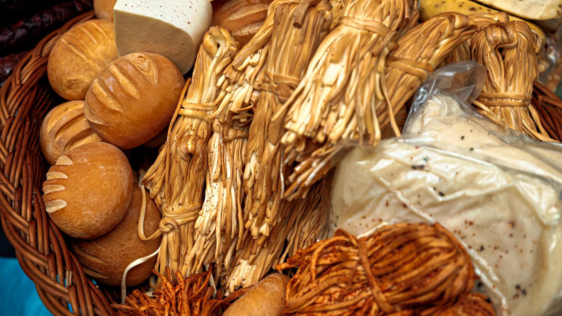 Сыры на ярмарке фермерских продуктов «Вкусная пятница» в Красногорске