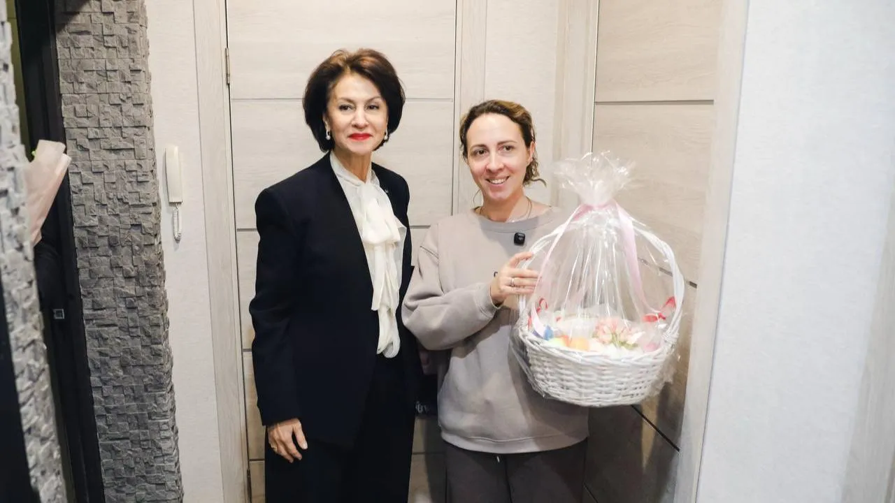 Глава Химок Инна Федотова поздравила семью участника СВО перед Пасхой