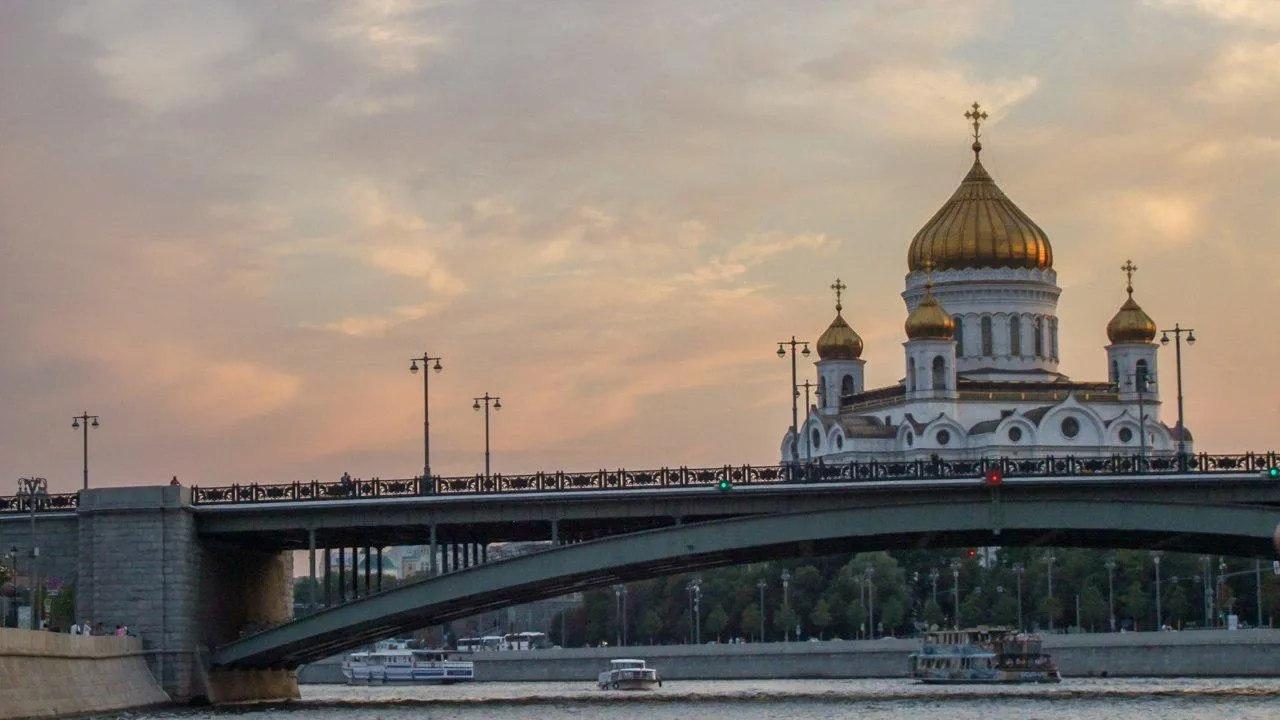 «Осколки в траве».  Шесть дронов сбиты на подлете к Москве