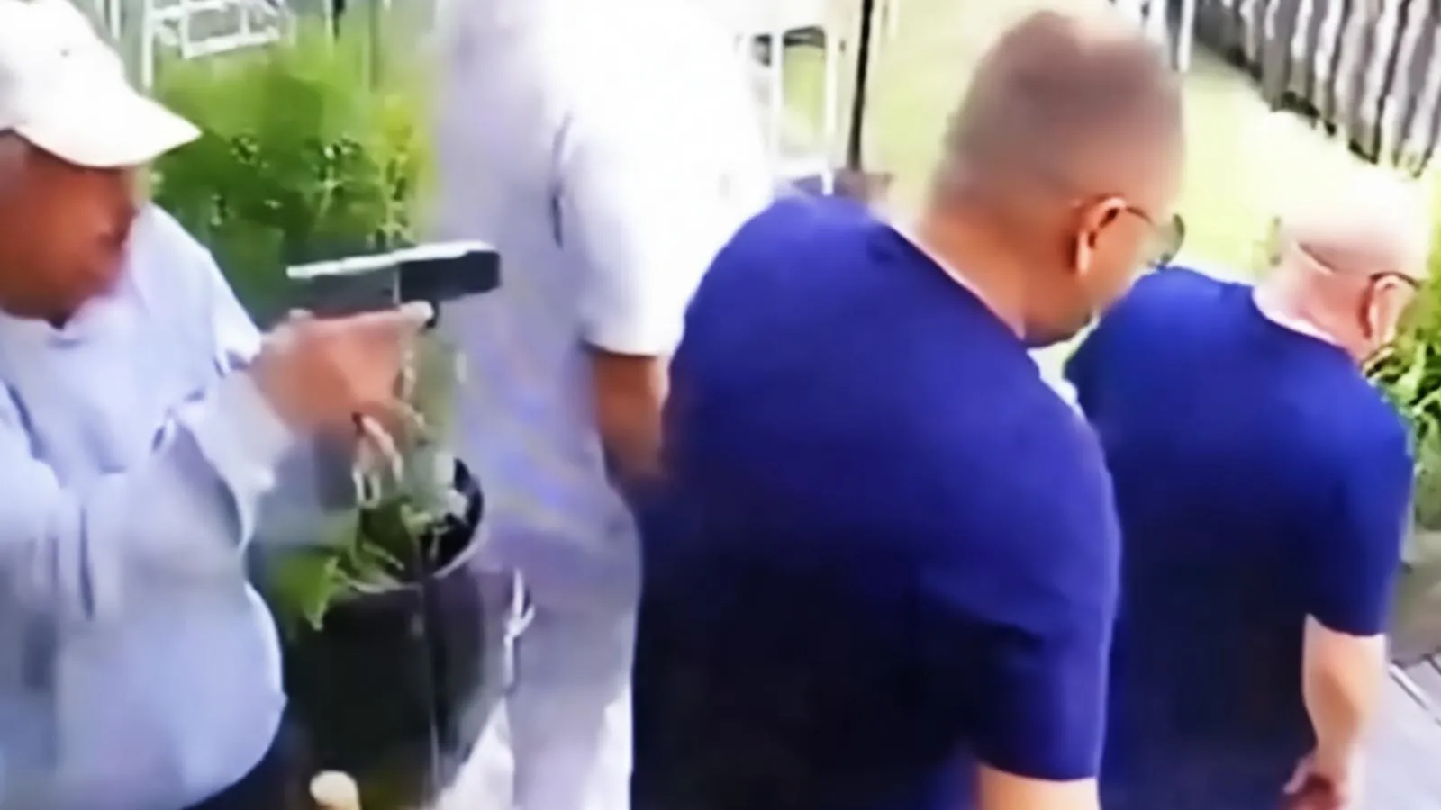 Киллер целится в Яниса Юшваева