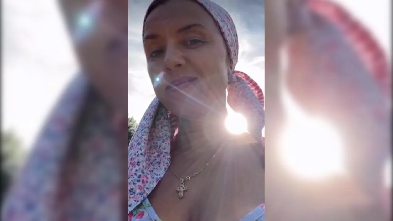 Ксения Алферова показала утреннее селфи без макияжа и фильтров и призналась, что иногда чувствует себя никому не нужной