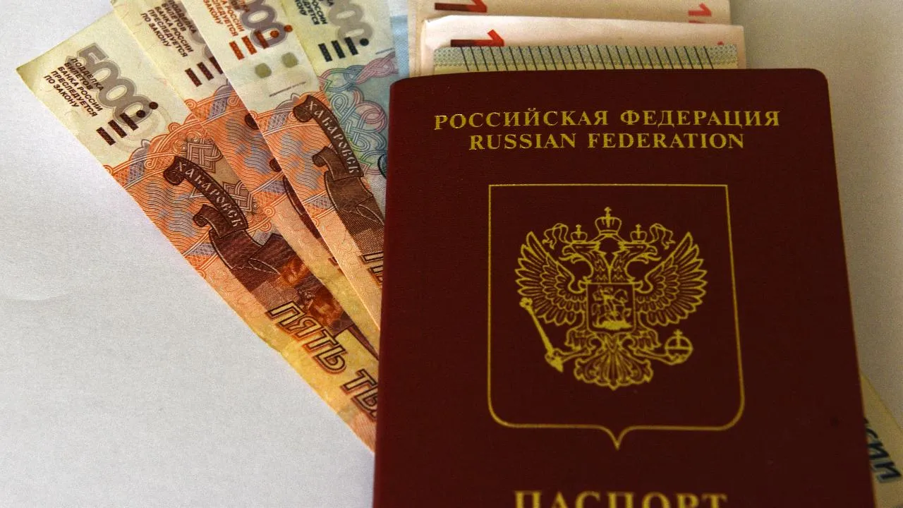 Мошенники предлагают «ускоренное» оформление загранпаспорта: как не стать жертвой обмана