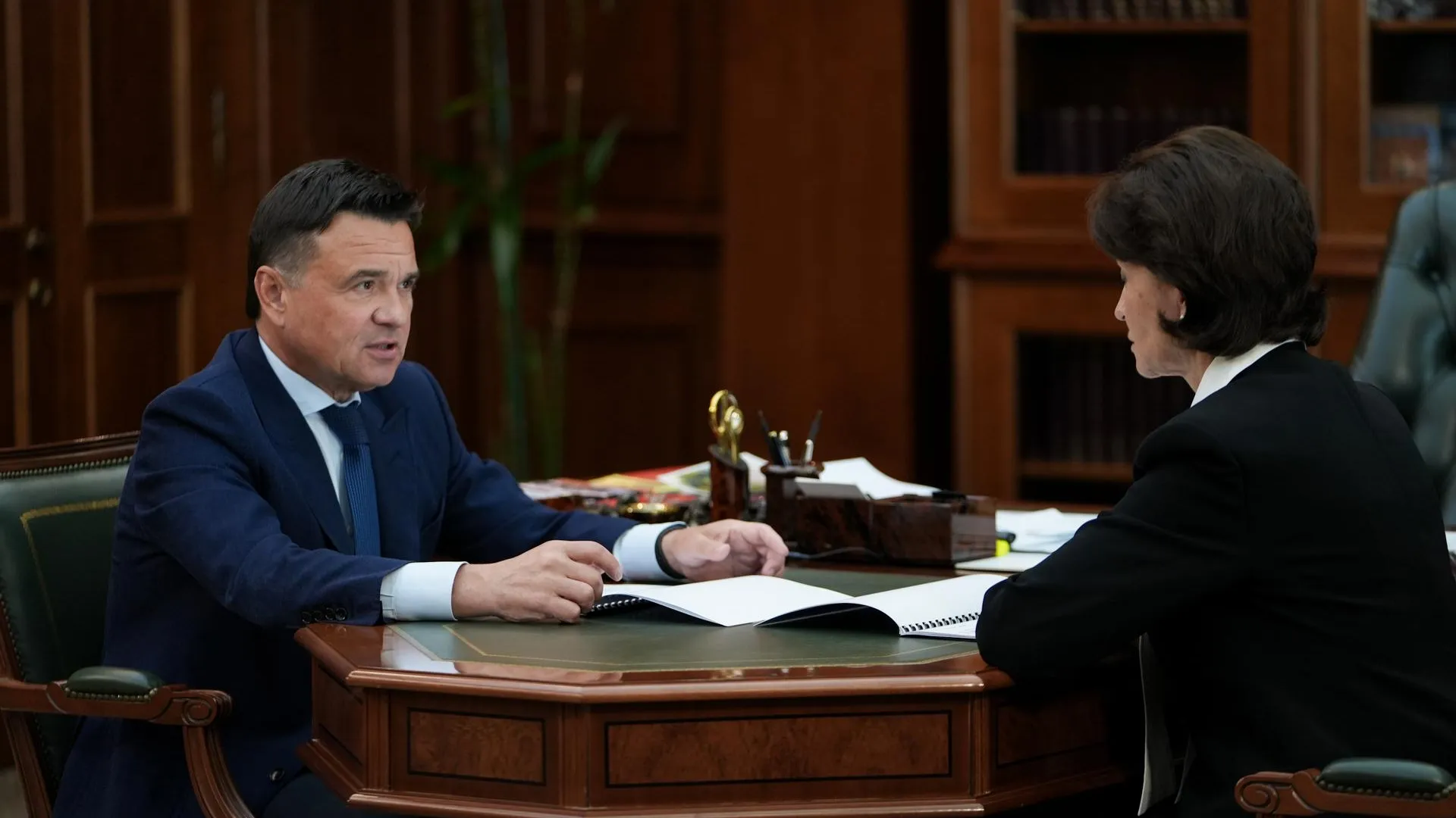 Губернатор Подмосковья провел рабочую встречу с главой Химок