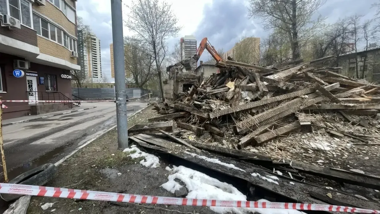 В Королеве ликвидируют полуразрушенное жилое здание