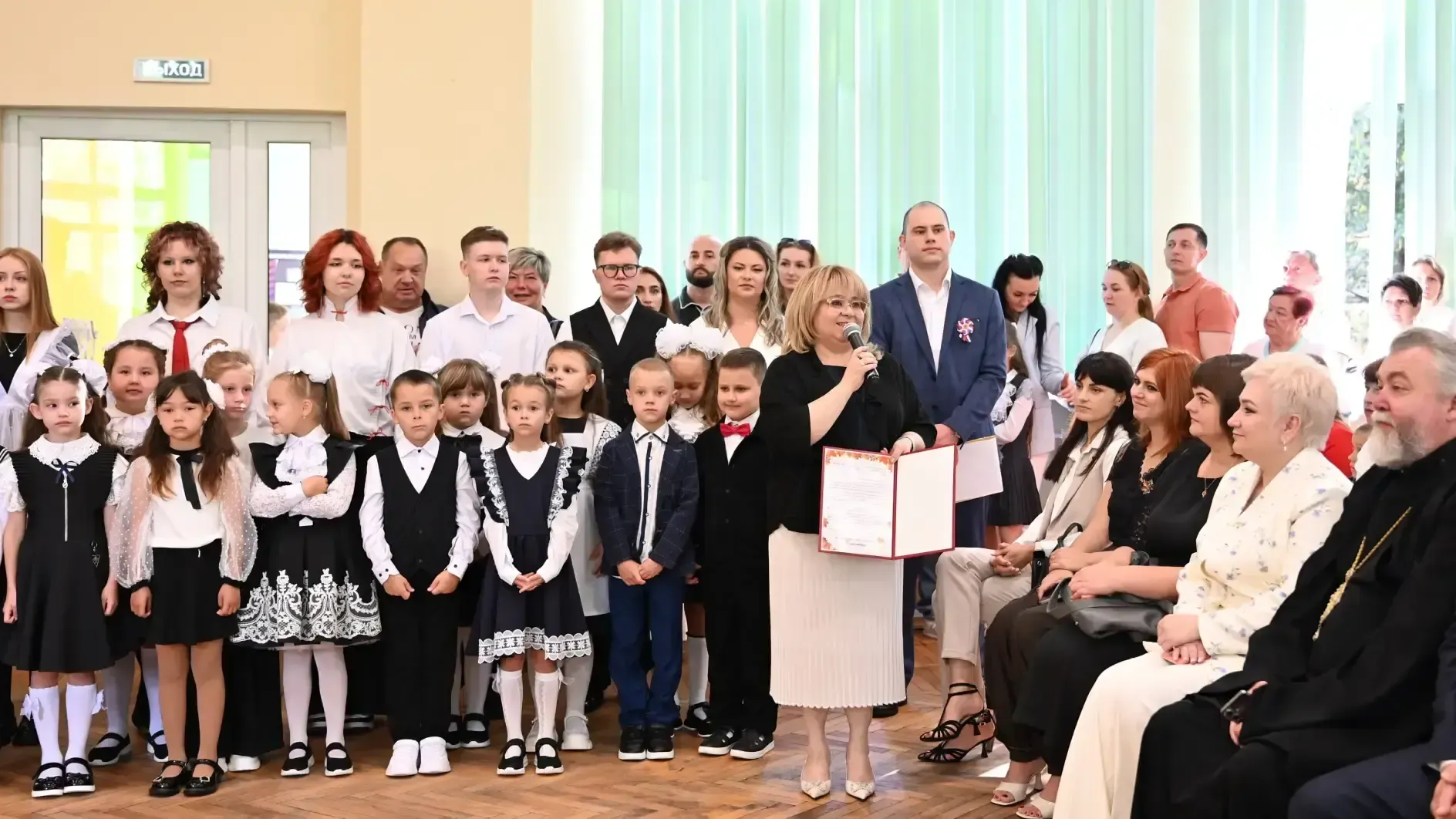 Почти 500 первоклашек сели за парты в школах Волоколамского округа