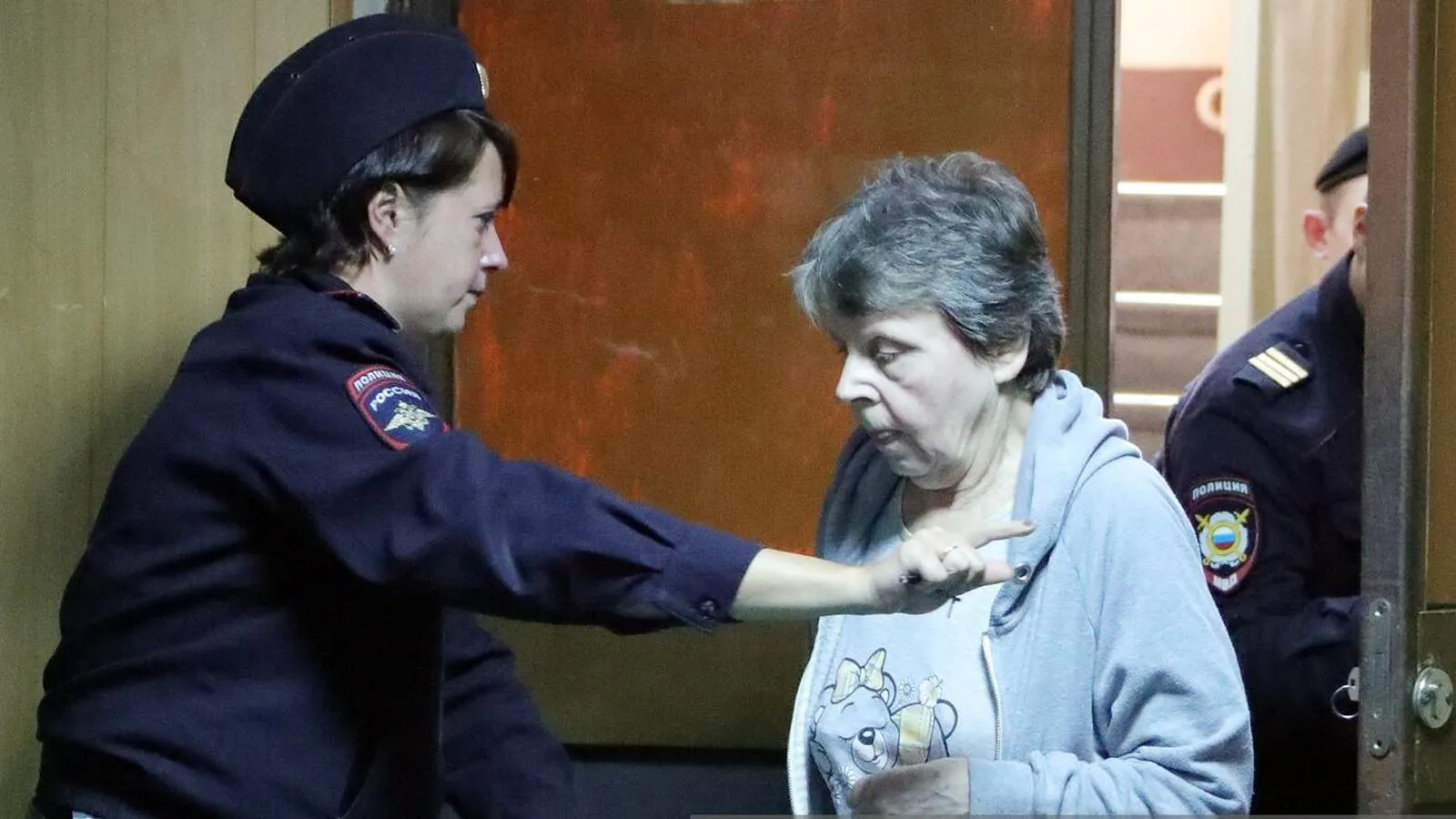 Полицейская с бухгалтером секты «бога Кузи» Галиной Маркевич