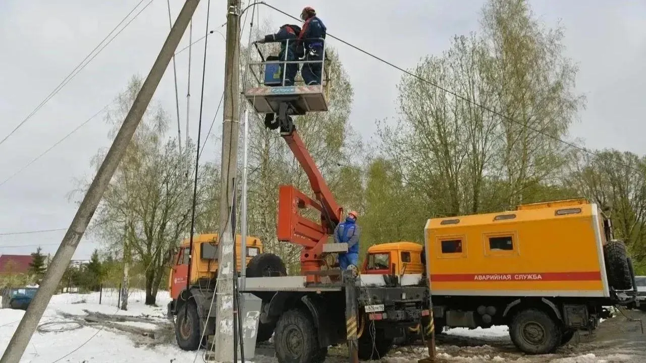 Более 200 бригад энергетиков устраняют последствия непогоды в Московской области
