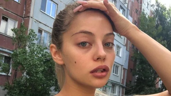 Бывшая участница SEREBRO Кищук возмутилась из-за жуткого рюкзака в виде ее головы
