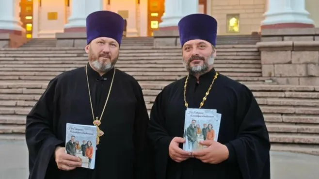 Роман Теребилкина на фото справа