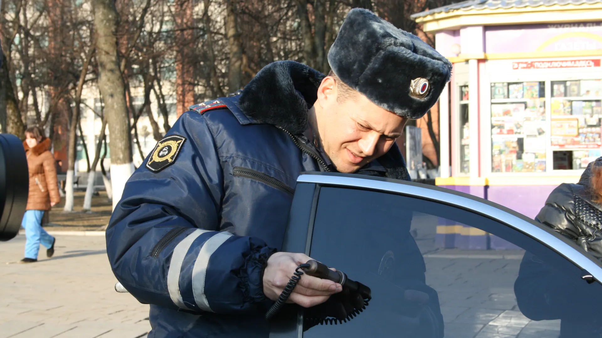 «Покатушки на капоте за рубль»: уфимский водитель и две полуголые девушки получили штрафы от ГИБДД