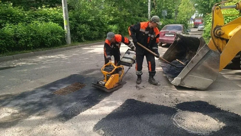 С начала года в Королеве на дорогах и во дворах устранили 2 638 ям площадью более 18 тысяч квадратных метров